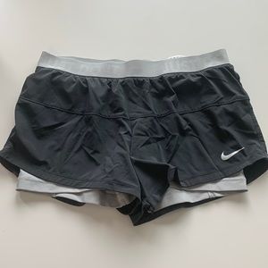 Nike Dri-Fit shorts. SIZE L